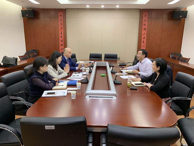 Meeting with Deputy Director General of Nanjing Bureau of Commerce